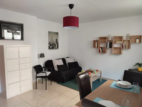 Loue studio meublé face au ministère de l'intérieur
