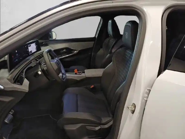 Peugeot 3008 plug-in hybrid 225 e-dcs7 — photo 11