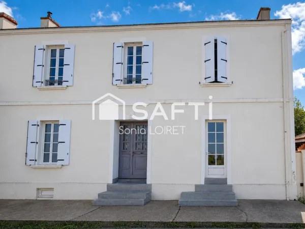 Maison de Maître en pierre en plein centre ville à Talmont-Saint-Hilaire