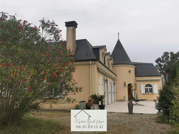 Beautiful house with panoramic views of the Pyrenees in a quiet park with trees and fully fenced wit