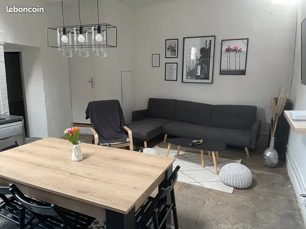 À LOUER - Magnifique T2 de 40 m² rénové à neuf - Centre de Fréjus - 700 /mois