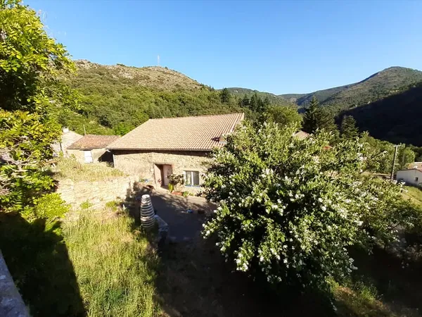 SUPERBE MAISON DE CARACTÈRE EN PIERR