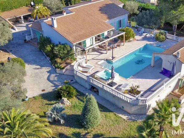 Maison 10 pièces 258 m²