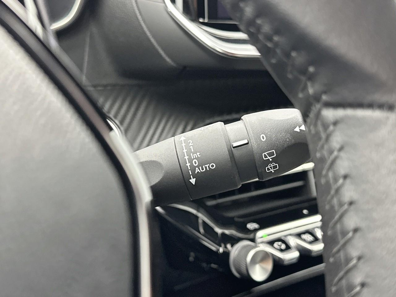 Peugeot 2008 electrique 54 kwh 156 ch allure — photo 18