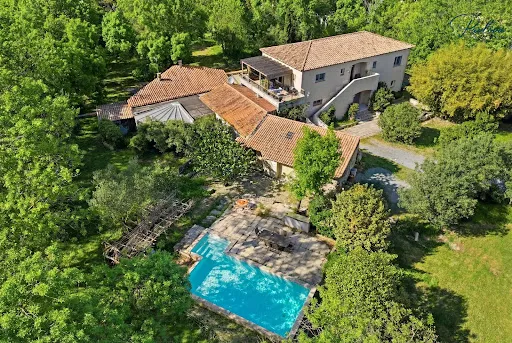 Villa 10 pièces 300 m²