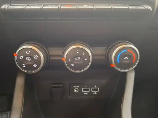 Renault Clio blue dci 100 - 21n — photo 8