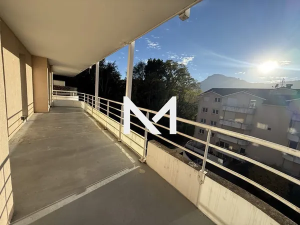 ST MARTIN LE VINOUX - T3 - TERRASSE - GARAGE