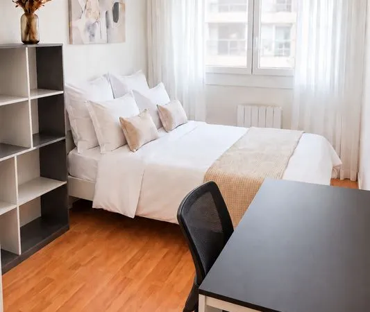 Très belle chambre meublée - proche du Tram 17 - disponible de suite