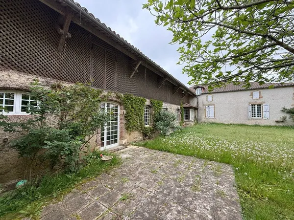 AIRE SUR L'ADOUR (40) Opportunité rare : Corps de ferme à réhabiliter avec fort potentiel investisse