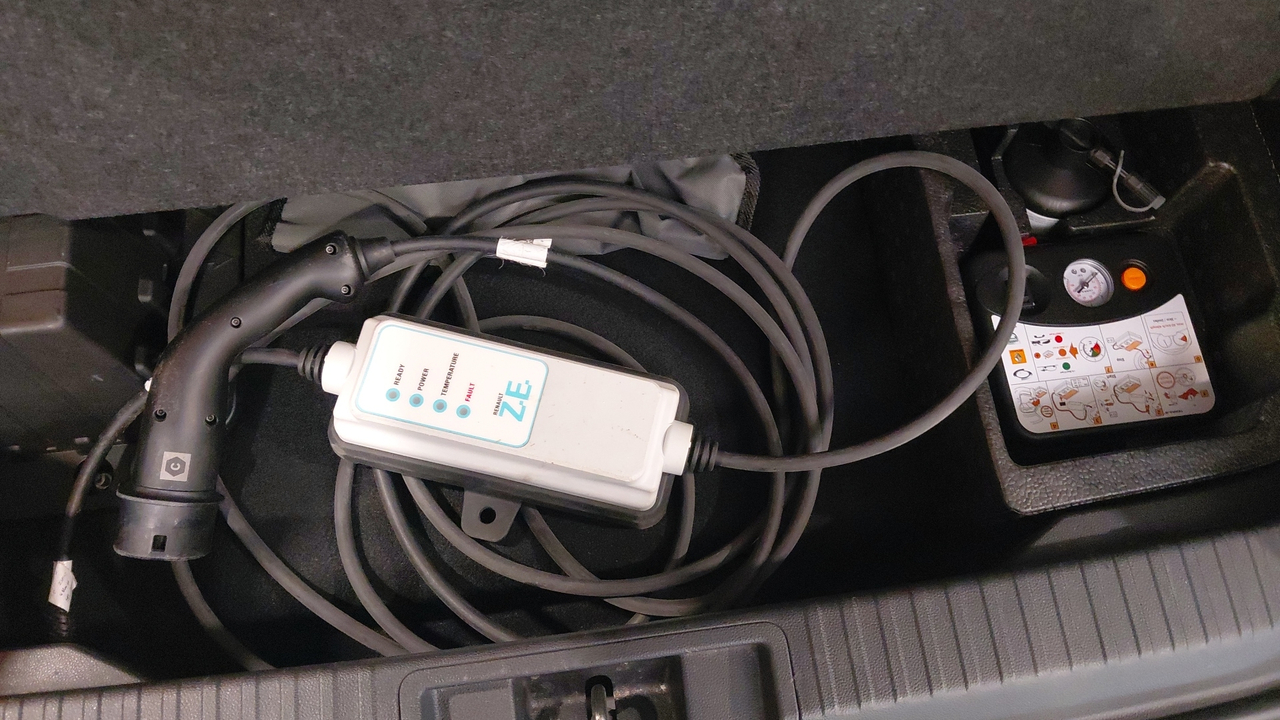 Renault Captur E-Tech Plug-in 160 - 21B — photo 15