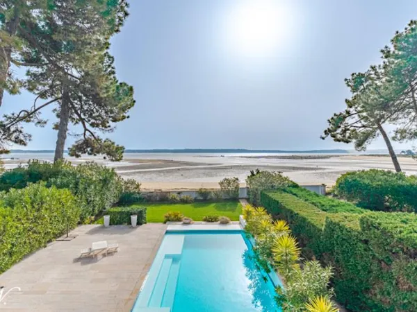 Villa de 10 pièces principales