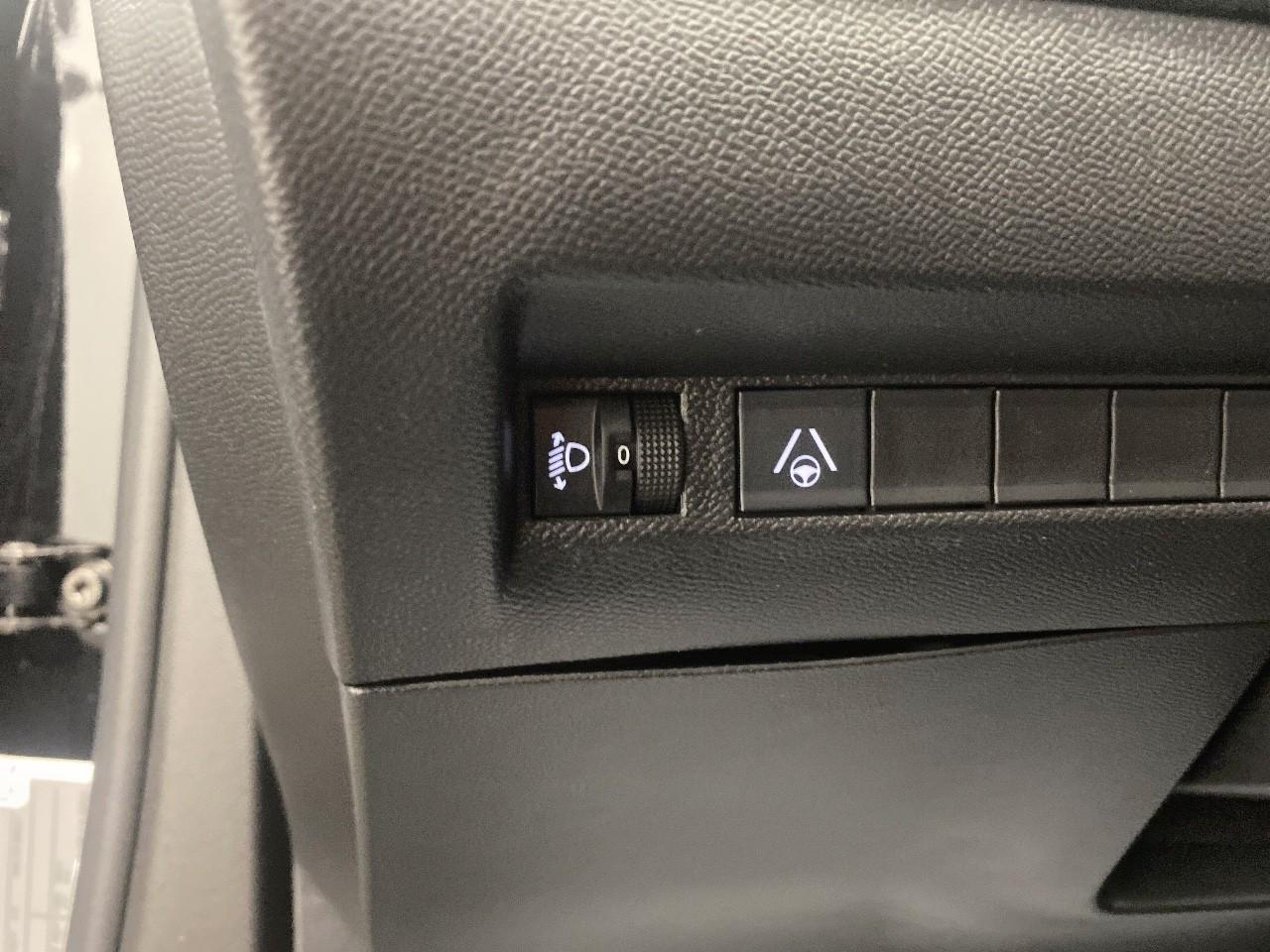 Peugeot 2008 hybrid 145 e-dcs6 allure — photo 20