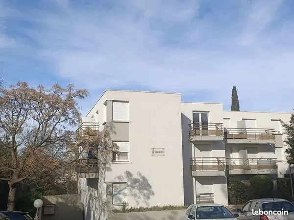 Montpellier quartier Facultés rue de l'Aiguelongue studio au calme en parfait état avec Parking priv