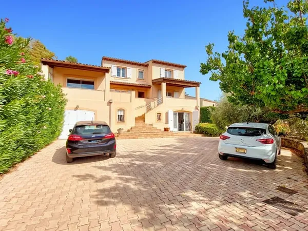 Maison 7 pièces 202 m²