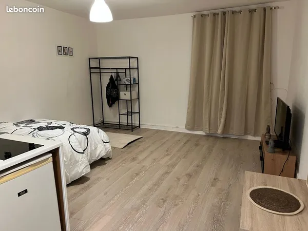 Studio - meublé - charge comprise - 24 M2