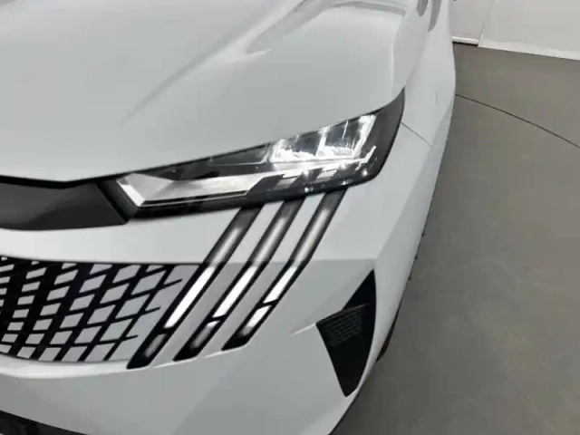 Peugeot 5008 hybrid 136 e-dcs6 — photo 16