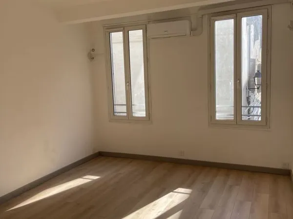 T2 refait a neuf climatisé proche hall rue piétonne