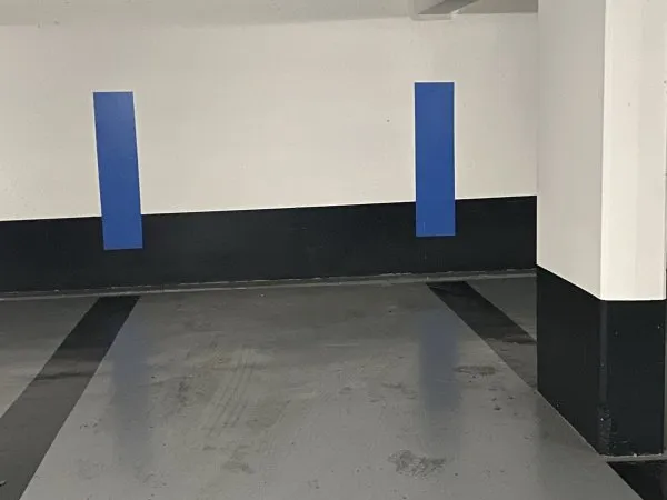Loue parking - 12,50m² - Avenue Hoche