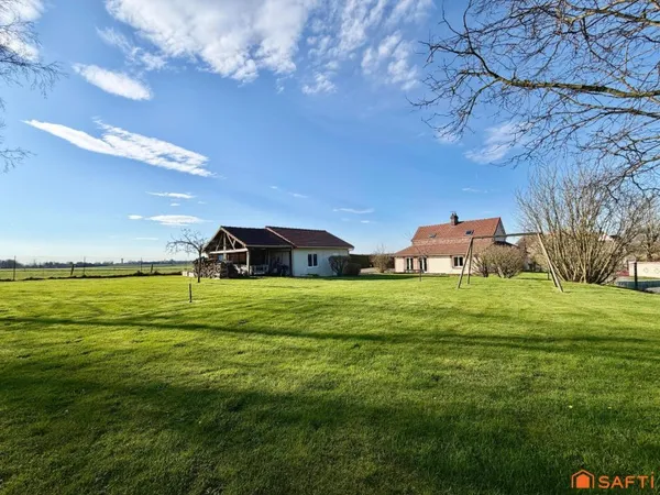 Maison vivable de plain-pied et terrain constructible.
