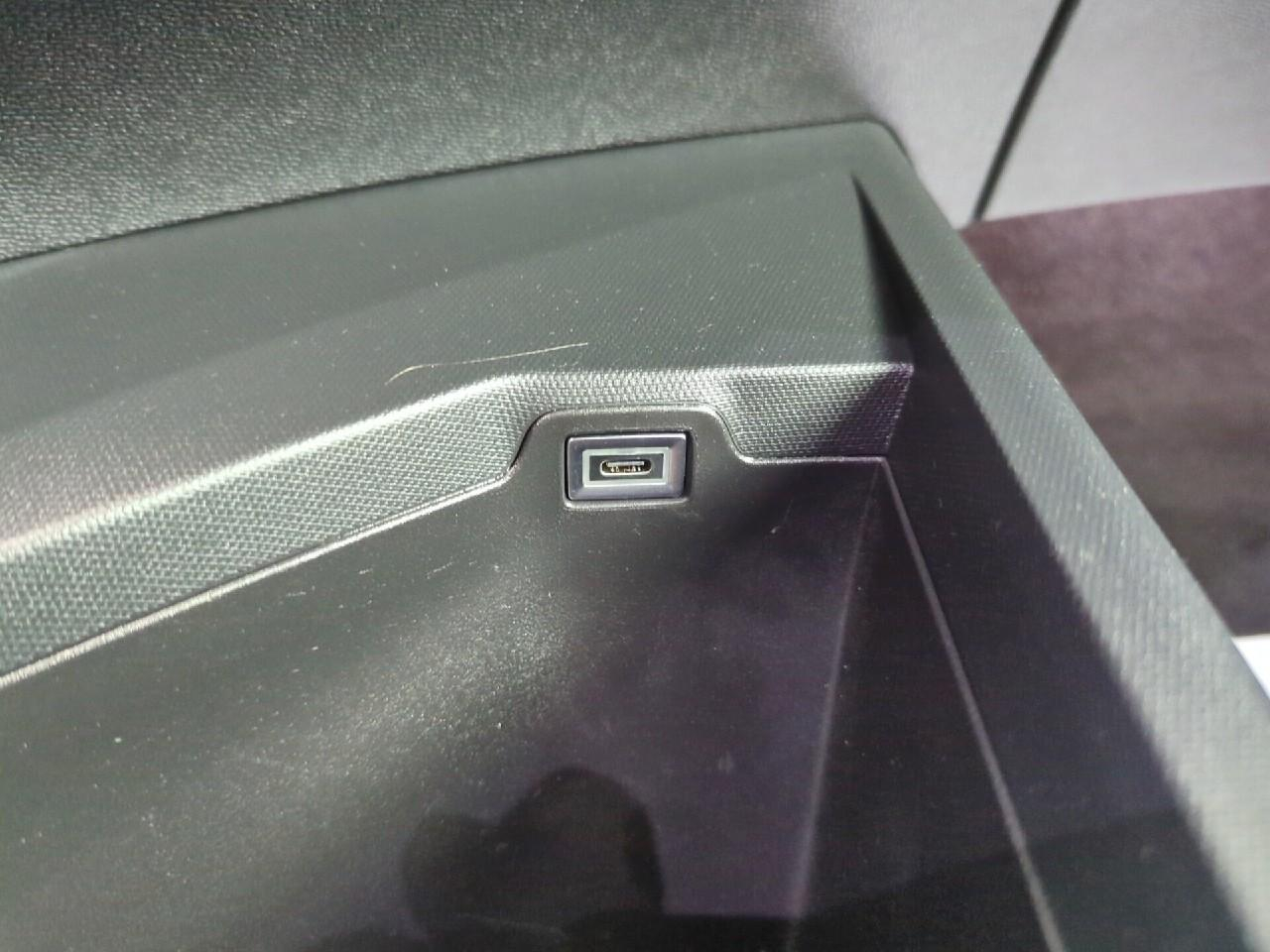 Peugeot 5008 hybrid 145 ch e-dcs6 allure — photo 23