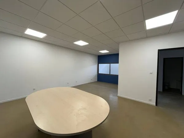 Local d'activité 200 m²
