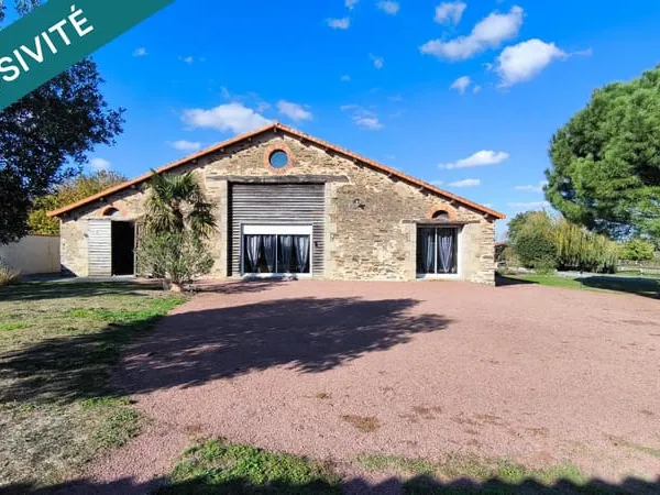 Maison pleine de charme avec piscine, terrasse et jardin sans vis-à-vis