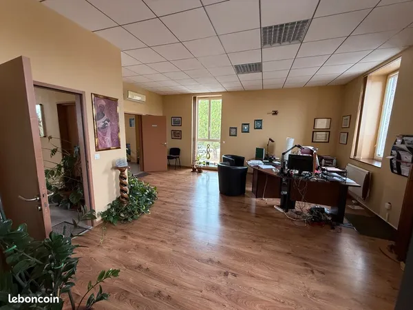 Cabinet médical de 102 m² immédiatement exploitable, au coeur du pôle santé de Savigneux, aux portes