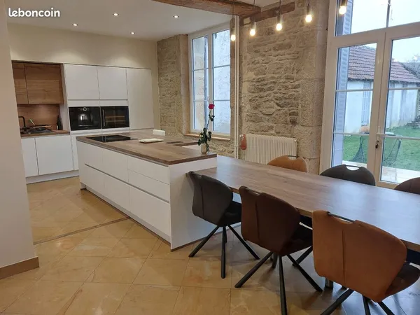 699 000 — Plus de 300 m², 8 chambres, SPA, sauna, deux dépendances : une propriété hors normes aux p
