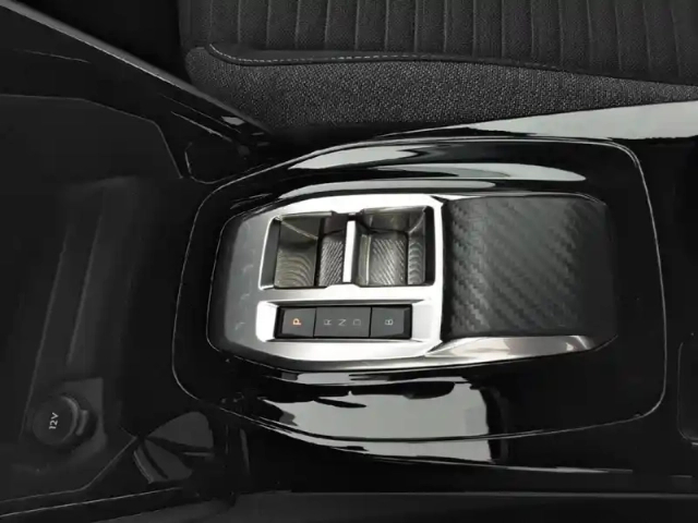 Peugeot 208 electrique 50 kwh 136ch — photo 14