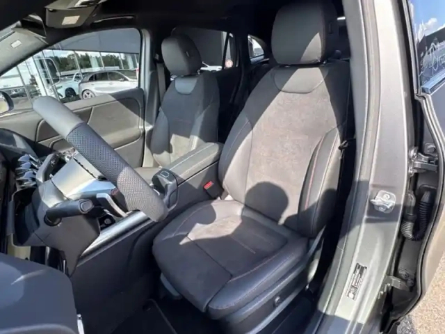 Mercedes Gla 250 e hybrid eq edition 140 — photo 13