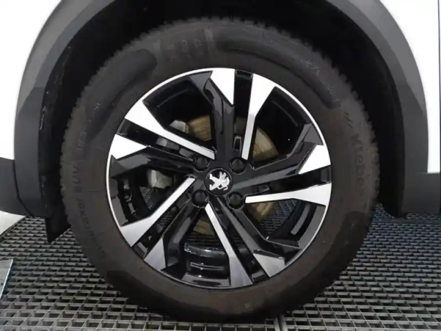Peugeot 2008 1.2 puretech 130ch s&amp;s allure pack — photo 10