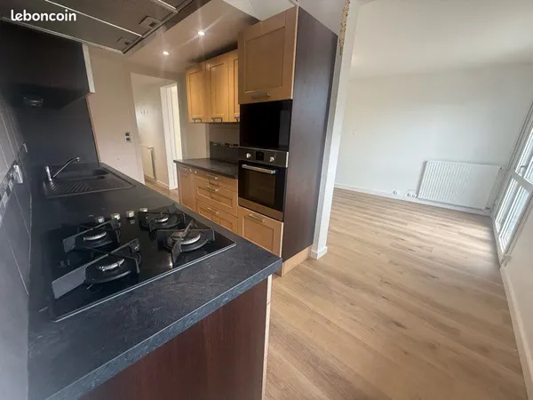 Maison rénovée 3 chambres, jardin clos, proche centre - Locminé