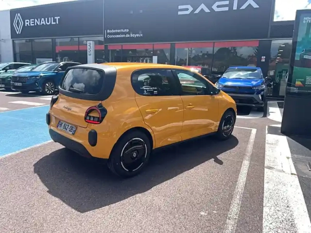 Renault Twingo e-tech electrique 80 ch autonomie urbaine — photo 4