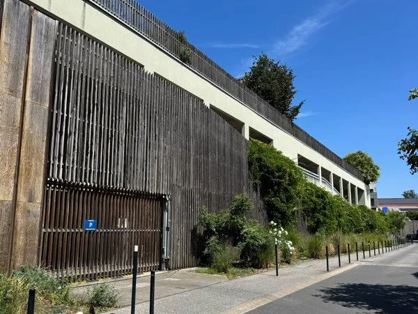 Place de parking sécurisée à louer - Bordeaux Bassin à flot - 80 /mois