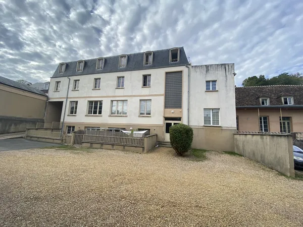 APPARTEMENT EN DUPLEX - F4