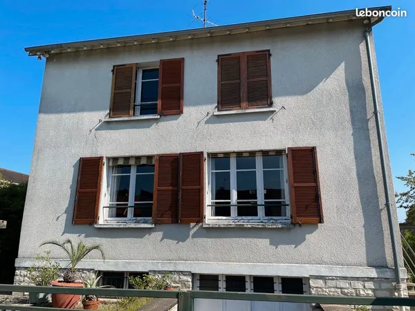 Maison de 6 pièces principales sur sous-sol