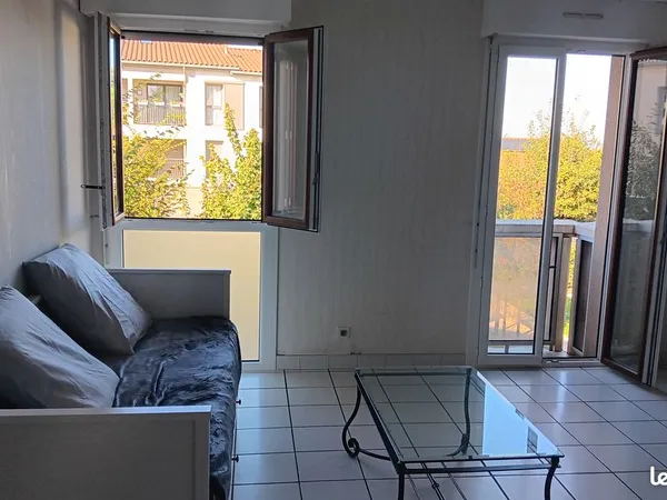 À louer - Agréable studio meublé de 39 m² au coeur de Saint-Pierre-de-Chandieu (69780)