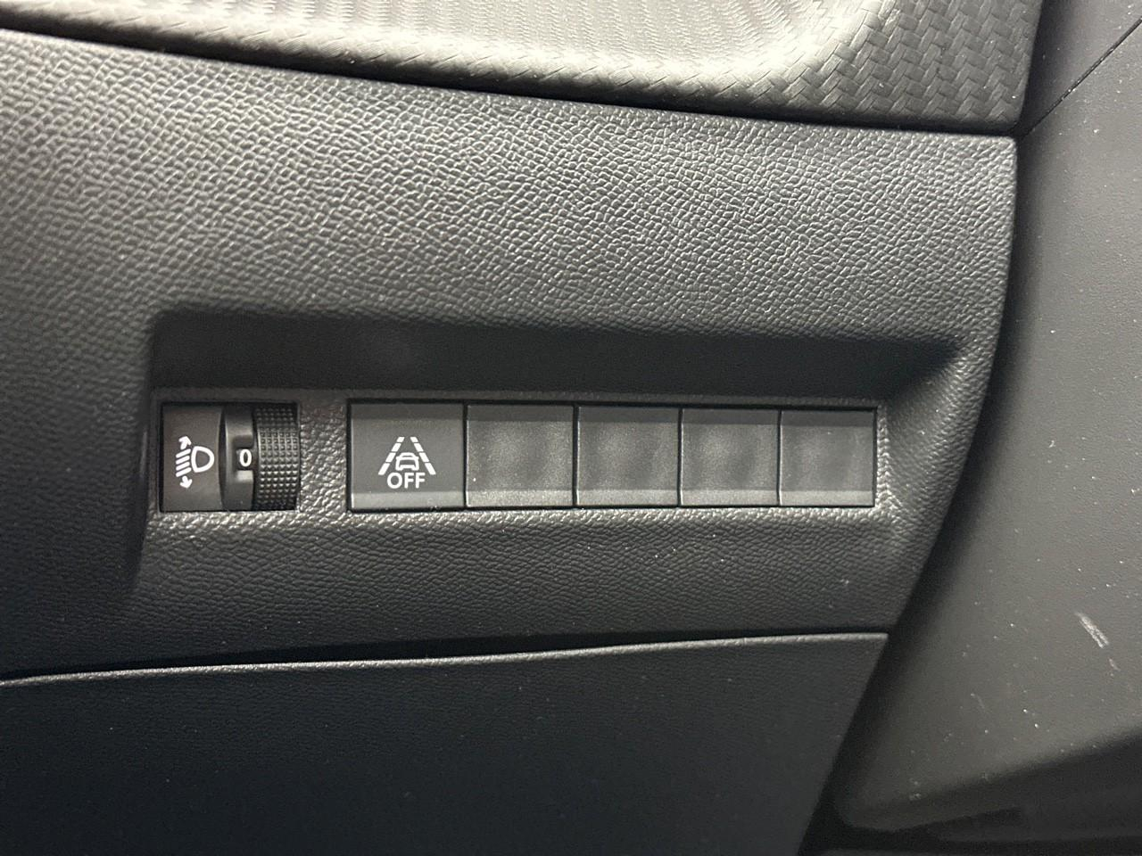 Peugeot 2008 puretech 100 s&s bvm6 active — photo 16