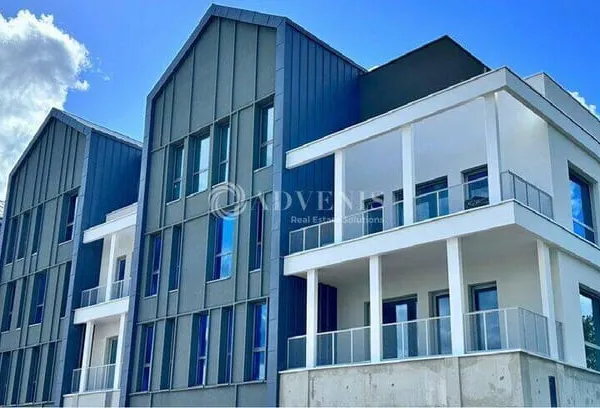 Bureaux 619 m²