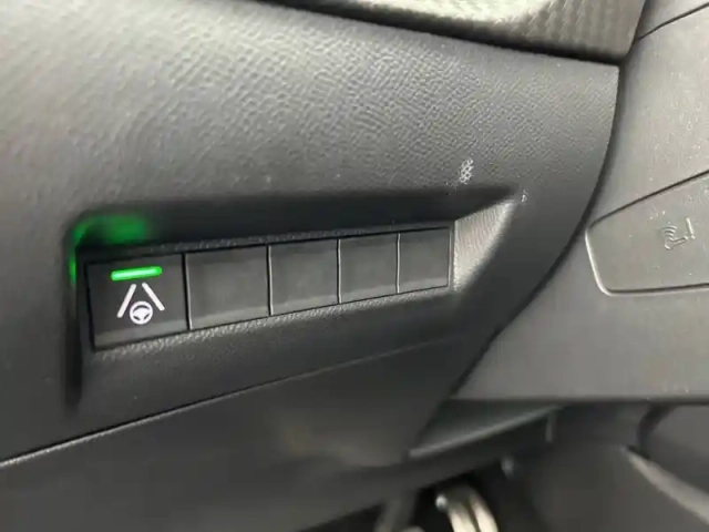 Peugeot 208 hybrid 110 e-dcs6 — photo 31
