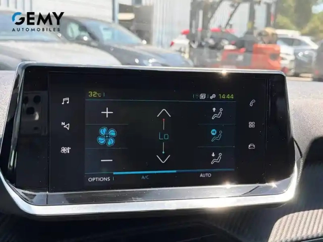 Peugeot 208 electrique 50 kwh 136ch — photo 15