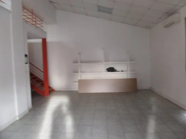 LOCAL COMMERCIAL 90M2