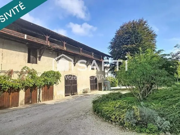 TULLINS  GRANGE DE CARACTÈRE EN PISÉ ET PIERRE À RÉHABILITER  TERRAIN D'ENVIRON 985 M²