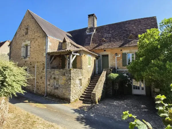 Vallée de la Dordogne, maison de hameau XVIIIème de 186m² avec 3 chambres et piscine
