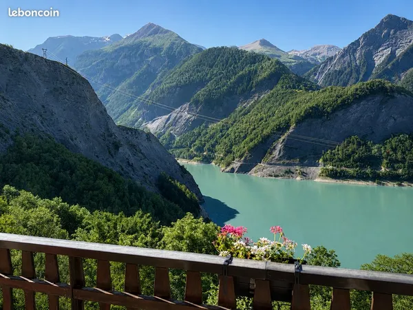 Maison de charme avec vue panoramique sur le lac du Chambon - À 12 km des Deux Alpes