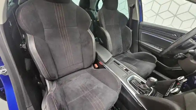 Renault Megane mégane iv berline e-tech plug-in hybride 160 — photo 23