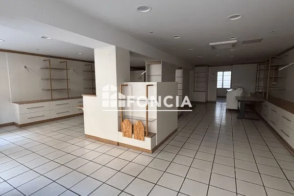 Local 104 m²