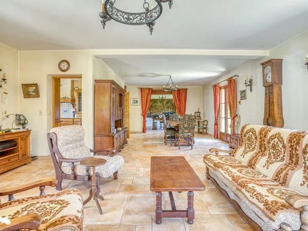 Maison 11 pièces 343 m²