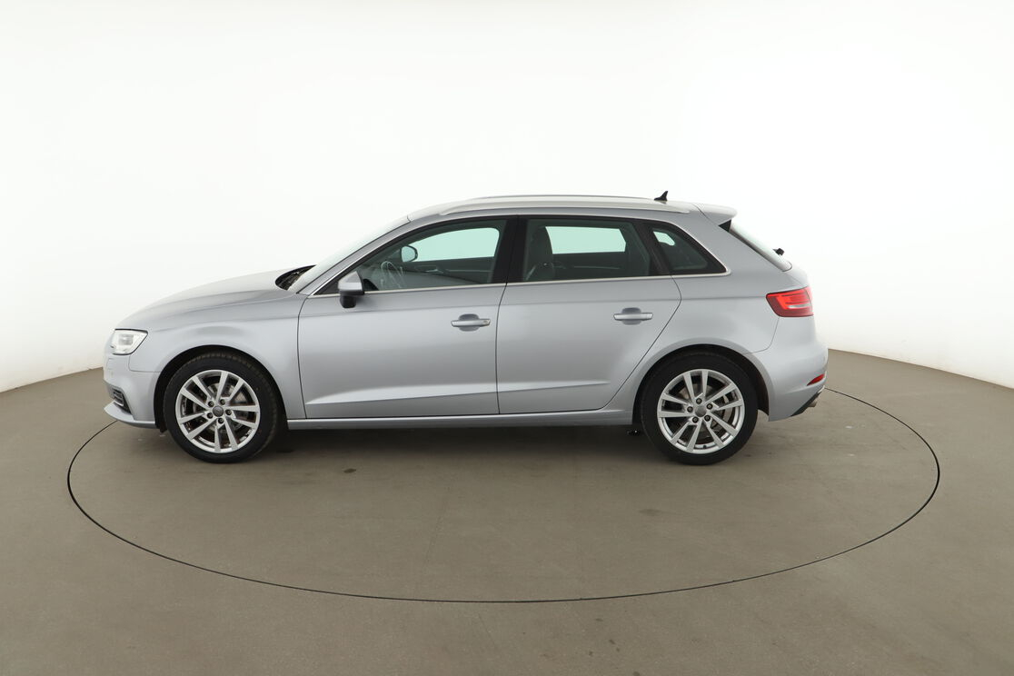 Audi A3 Sportback 35 TFSI COD S Tronic 7 — photo 2