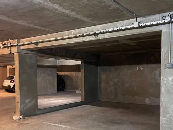 Grande place sécurisée 22m2 - Rue des Vignoles